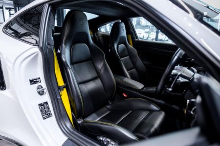 2017-Porsche-911-Turbo-S-Auto_18