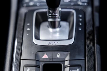 2017-Porsche-911-Turbo-S-Auto_26