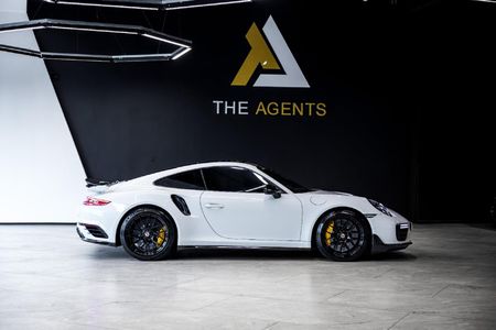 2017-Porsche-911-Turbo-S-Auto_3