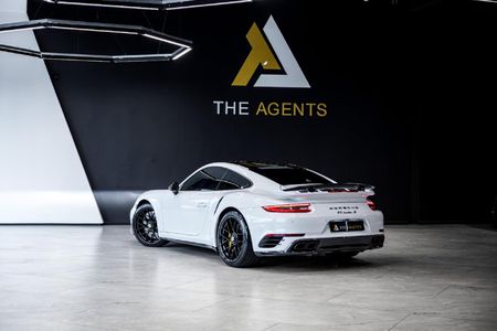 2017-Porsche-911-Turbo-S-Auto_7