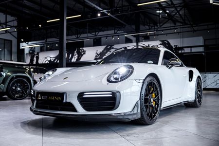 2017-Porsche-911-Turbo-S-Auto_8