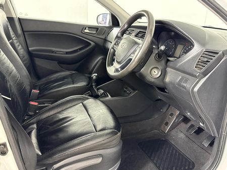 2017-Hyundai-i20-12-Motion_9