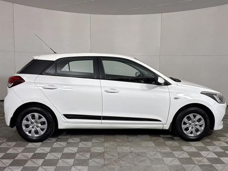 2017-Hyundai-i20-12-Motion_17