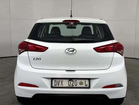 2017-Hyundai-i20-12-Motion_18
