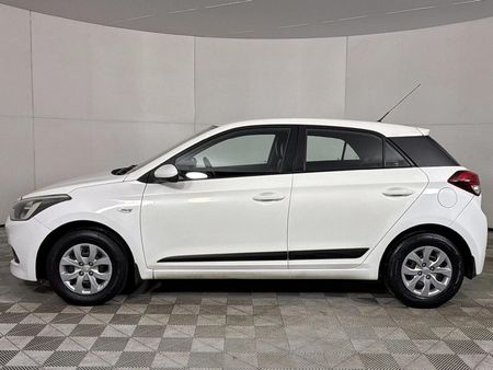 2017-Hyundai-i20-12-Motion_19