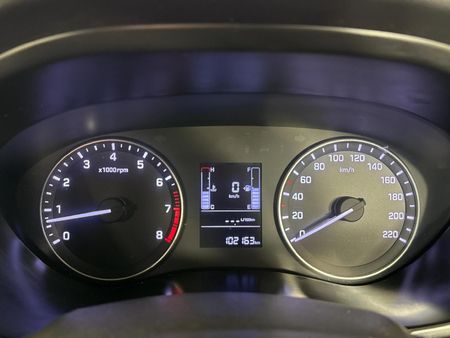 2017-Hyundai-i20-12-Motion_2
