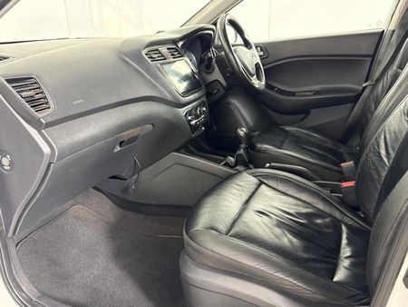 2017-Hyundai-i20-12-Motion_8