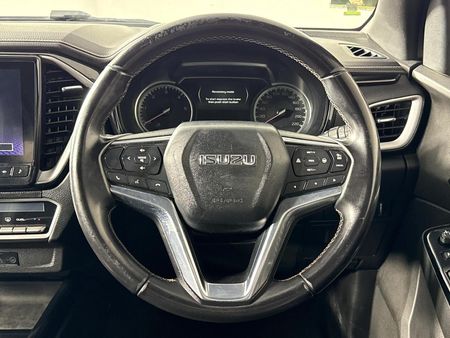 2023-Isuzu-D-Max-30-DDI-V-Cross-HR-Auto-Double-Cab_12