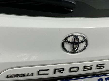 2025-Toyota-Corolla-Cross-18-XS_11