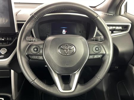 2025-Toyota-Corolla-Cross-18-XS_12