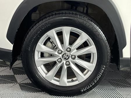 2025-Toyota-Corolla-Cross-18-XS_4