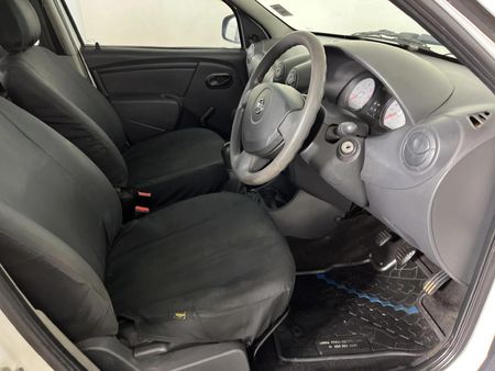 2019-Nissan-NP200-15-dCi-Safety-Pack_7