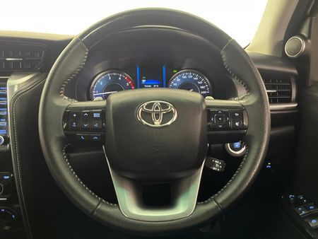 2021-Toyota-Fortuner-28-GD-6-4x4-VX-Auto_12