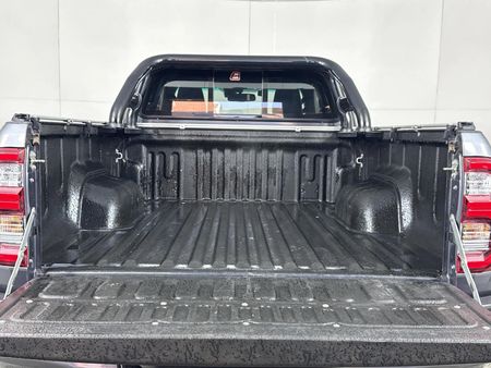 2024-Toyota-Hilux-28-GD-6-Raised-Body-Legend-4x4-Auto-Extended-Cab_9