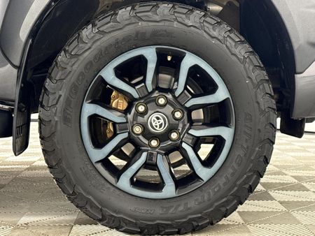 2024-Toyota-Hilux-28-GD-6-Raised-Body-Legend-4x4-Auto-Extended-Cab_3