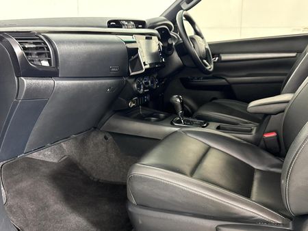 2024-Toyota-Hilux-28-GD-6-Raised-Body-Legend-4x4-Auto-Extended-Cab_6