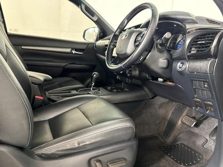2024-Toyota-Hilux-28-GD-6-Raised-Body-Legend-4x4-Auto-Extended-Cab_7