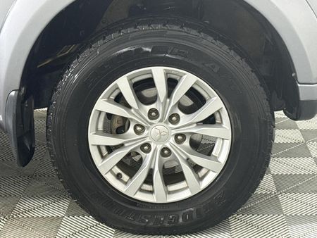 2016-Mitsubishi-Pajero-Sport-25D-4x4-Auto_5
