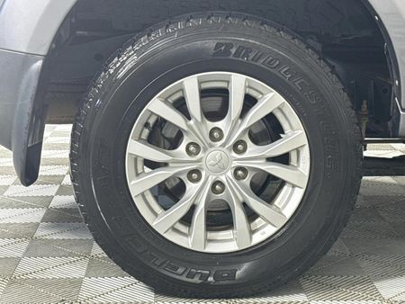2016-Mitsubishi-Pajero-Sport-25D-4x4-Auto_6