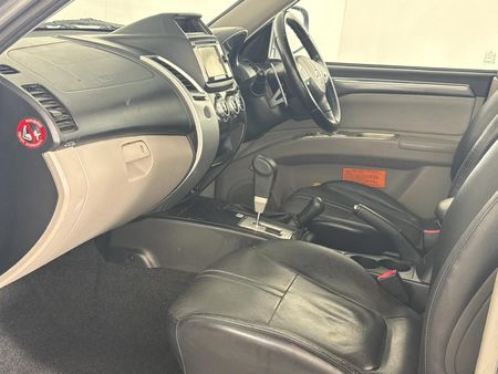 2016-Mitsubishi-Pajero-Sport-25D-4x4-Auto_8