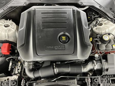 2016-Jaguar-XE-20D-R-Sport-Auto_15