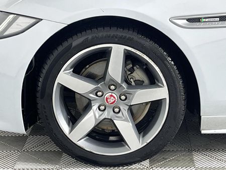 2016-Jaguar-XE-20D-R-Sport-Auto_4