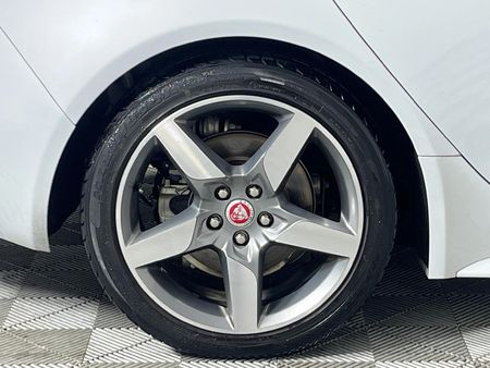 2016-Jaguar-XE-20D-R-Sport-Auto_7