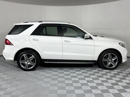 2016-Mercedes-Benz-GLE-350d-4Matic_17