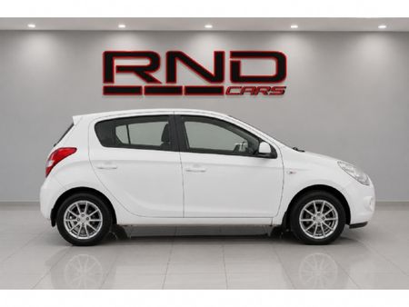 2010-Hyundai-i20-16_2