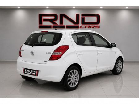 2010-Hyundai-i20-16_3