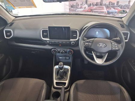 2024-Hyundai-Venue-10-TGDI-Fluid_15