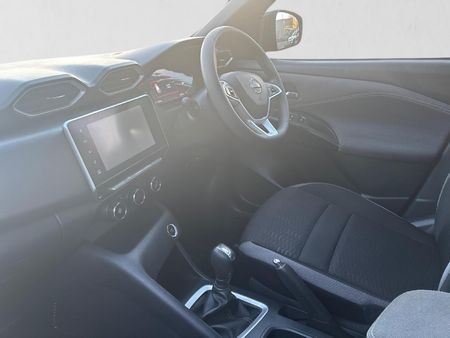 2025-Nissan-Magnite-10-Acenta-AMT_18