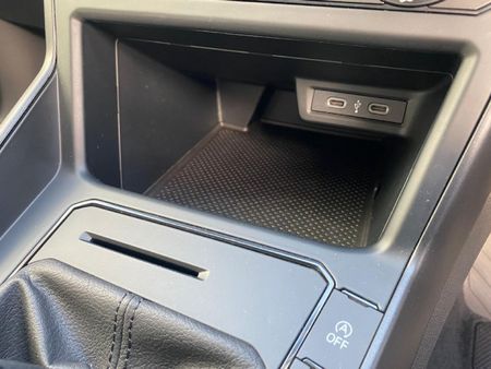 2025-Volkswagen-Polo-10-TSI_24