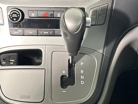 2019-Hyundai-H-1-25-CRDi-Elite-Auto-12-seat_10