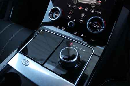 2019-Land-Rover-Range-Rover-Velar-20-D-SE-D180_11