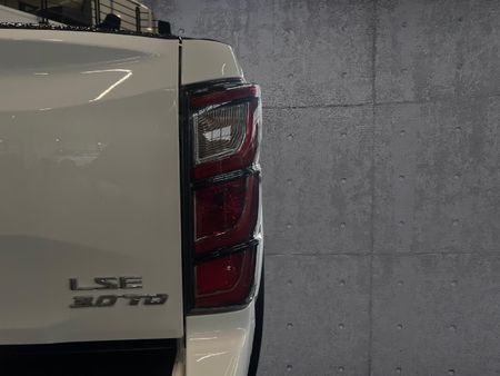 2026-Isuzu-D-Max-30-DDI-LSE-4x4-Auto-E-Cab_11