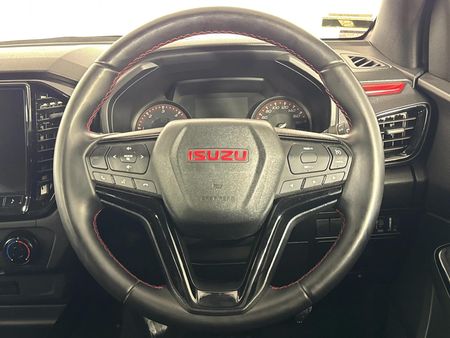 2025-Isuzu-D-Max-19-DDI-HR-X-Rider-Auto-Double-Cab_10