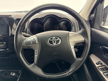 2015-Toyota-Hilux-30-D-4D-Legend-45-4x4-Double-Cab_12