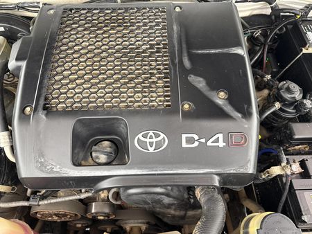 2015-Toyota-Hilux-30-D-4D-Legend-45-4x4-Double-Cab_13