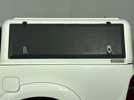 2015-Toyota-Hilux-30-D-4D-Legend-45-4x4-Double-Cab_14