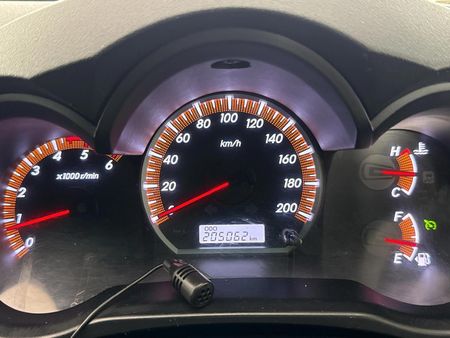 2015-Toyota-Hilux-30-D-4D-Legend-45-4x4-Double-Cab_2