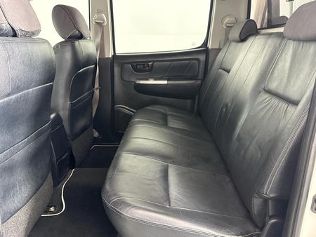 2015-Toyota-Hilux-30-D-4D-Legend-45-4x4-Double-Cab_3