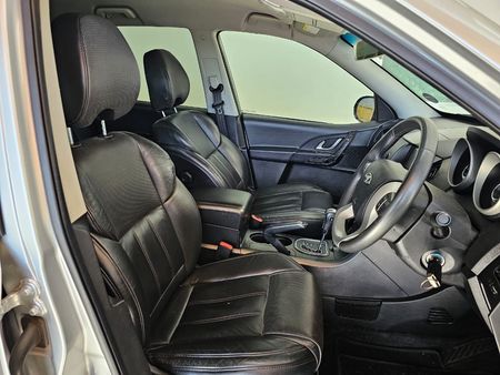 2017-Mahindra-XUV-500-22D-mHawk-7-seat-W8-Auto_13