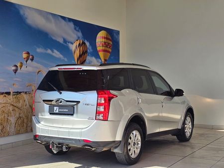 2017-Mahindra-XUV-500-22D-mHawk-7-seat-W8-Auto_5