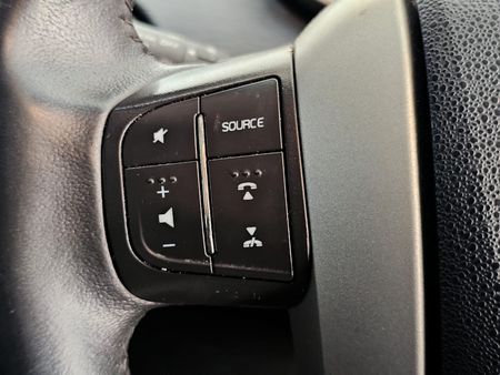 2017-Mahindra-XUV-500-22D-mHawk-7-seat-W8-Auto_7