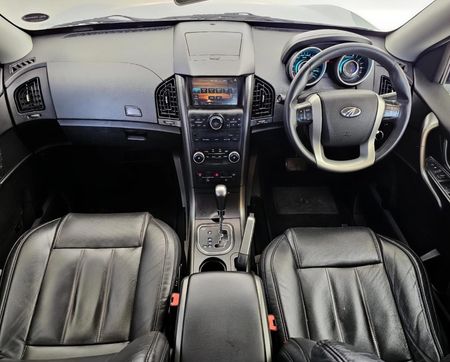2017-Mahindra-XUV-500-22D-mHawk-7-seat-W8-Auto_8