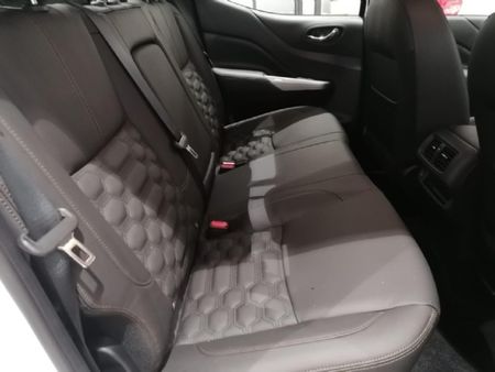 2025-Nissan-Navara-25D-LE-4X2-Double-Cab-Auto_5