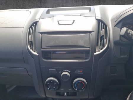 2026-Isuzu-D-Max-250C-Fleetside-Single-Cab_17