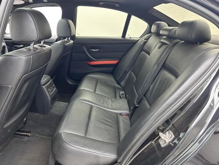 2011-BMW-3-Series-320i-Auto_11