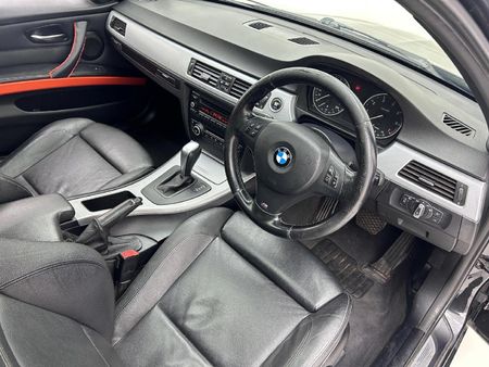 2011-BMW-3-Series-320i-Auto_14